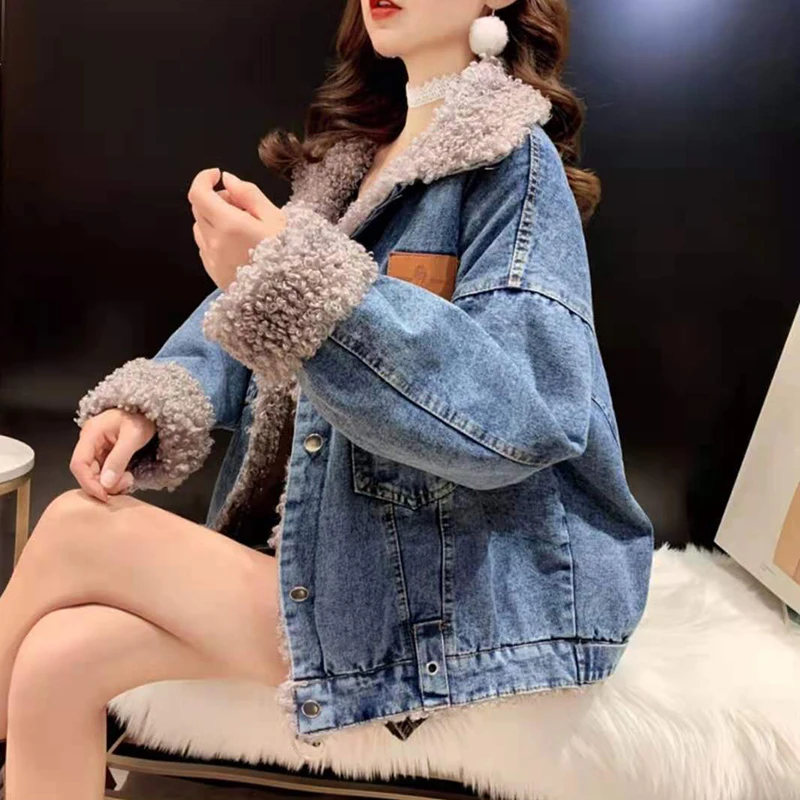 Biyaby Winter Warm Wool Denim Coats Women 2022 Fashion Pockets Turn-Down Collar Jean Jacket Woman Outdoor Plush Motorcycle Coat
Biyaby Winter Warm Wool Denim Coats Women 2022 Fashion Pockets Turn-Down Collar Jean Jacket Woman Outdoor Plush Motorcycle Coat
