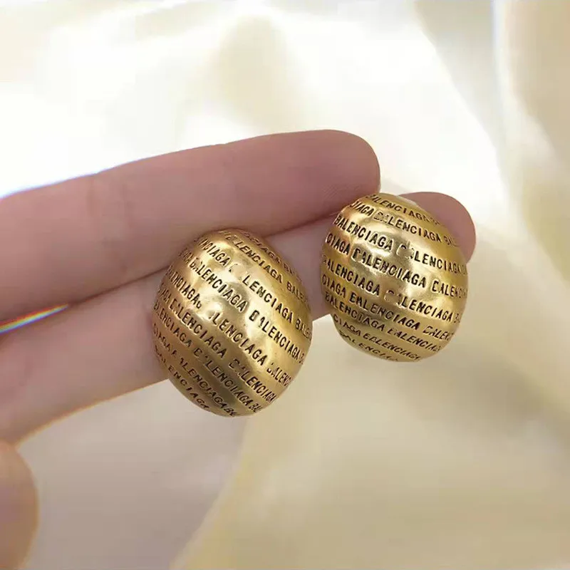 Metal Earrings 2022 New Exaggerated Earrings High Sense of Luxury Royal Sister Domineering Earrings Joker Wholesale Luxury
Metal Earrings 2022 New Exaggerated Earrings High Sense of Luxury Royal Sister Domineering Earrings Joker Wholesale Luxury