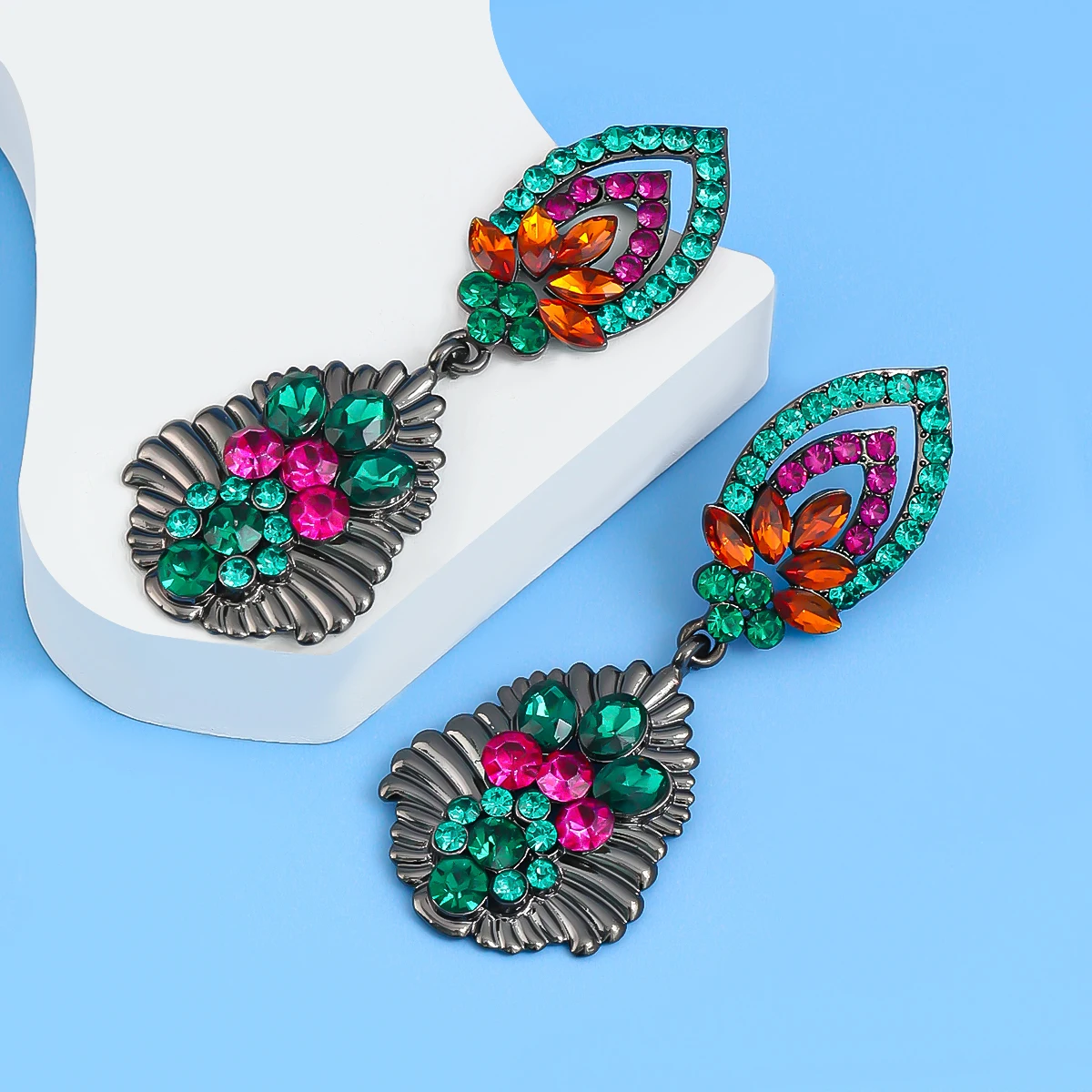 Женские серьги-подвески в богемном стиле
Женские серьги-подвески в богемном стиле