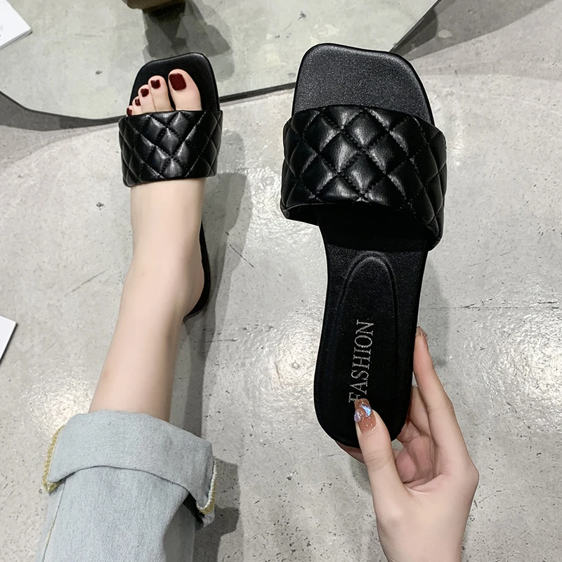 Outdoor Casual Fashion Women Slippers Home Flip Flop 2022 Summer Diamond Leather Flat Non-slip Durable Banquet All-match Sandals
Outdoor Casual Fashion Women Slippers Home Flip Flop 2022 Summer Diamond Leather Flat Non-slip Durable Banquet All-match Sandals