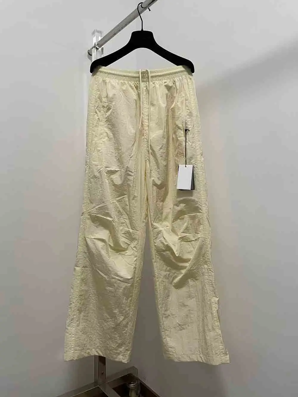 2022SS Luxury Logo Embroidery Track Pants Men Women Streetwear HipHop Oversized Tracksuit Jackets Men Sweatpants
2022SS Luxury Logo Embroidery Track Pants Men Women Streetwear HipHop Oversized Tracksuit Jackets Men Sweatpants