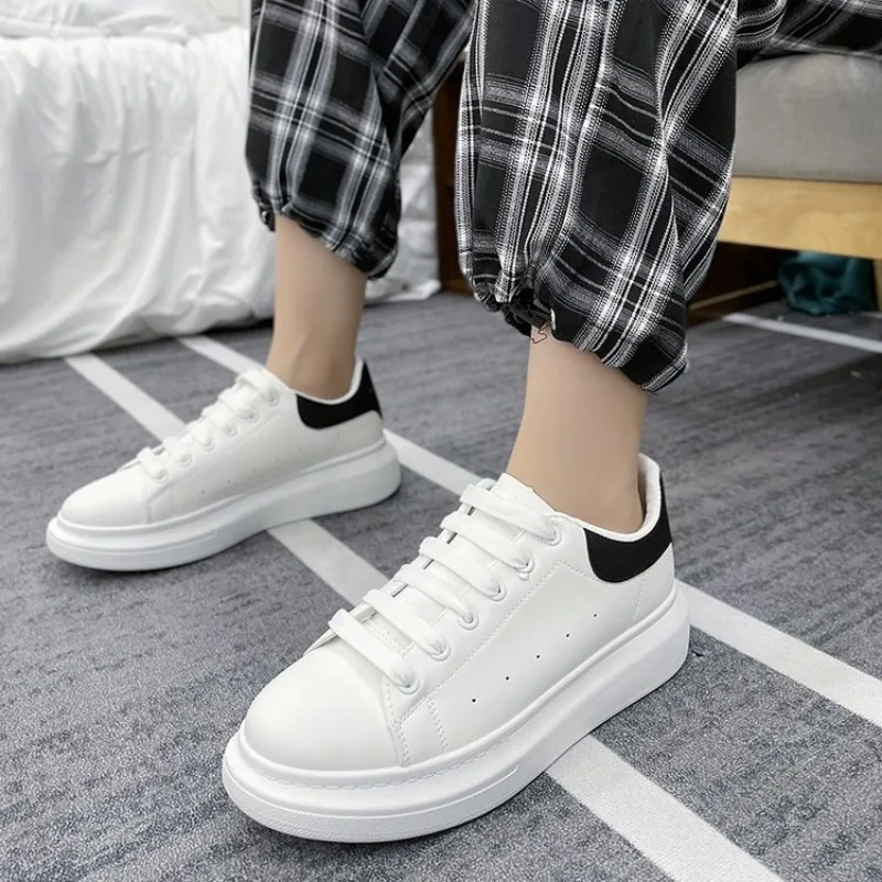 Genuine Leather Women Platform Sneakers Plus Size Spring Casual Vulcanized Shoes Ladies Thick Bottom Skate Shoes Woman 2023
Genuine Leather Women Platform Sneakers Plus Size Spring Casual Vulcanized Shoes Ladies Thick Bottom Skate Shoes Woman 2023