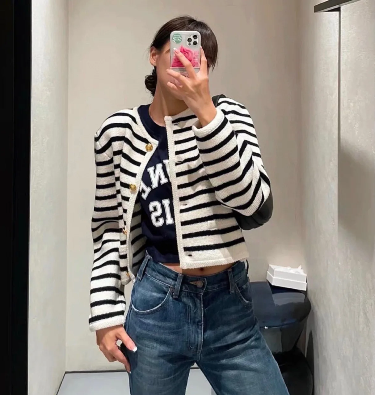 Striped Knitted Short Cardigan Sweater for Woman 2022 Autumn Winter Designer Luxury Female Knitwear Clothes
Striped Knitted Short Cardigan Sweater for Woman 2022 Autumn Winter Designer Luxury Female Knitwear Clothes