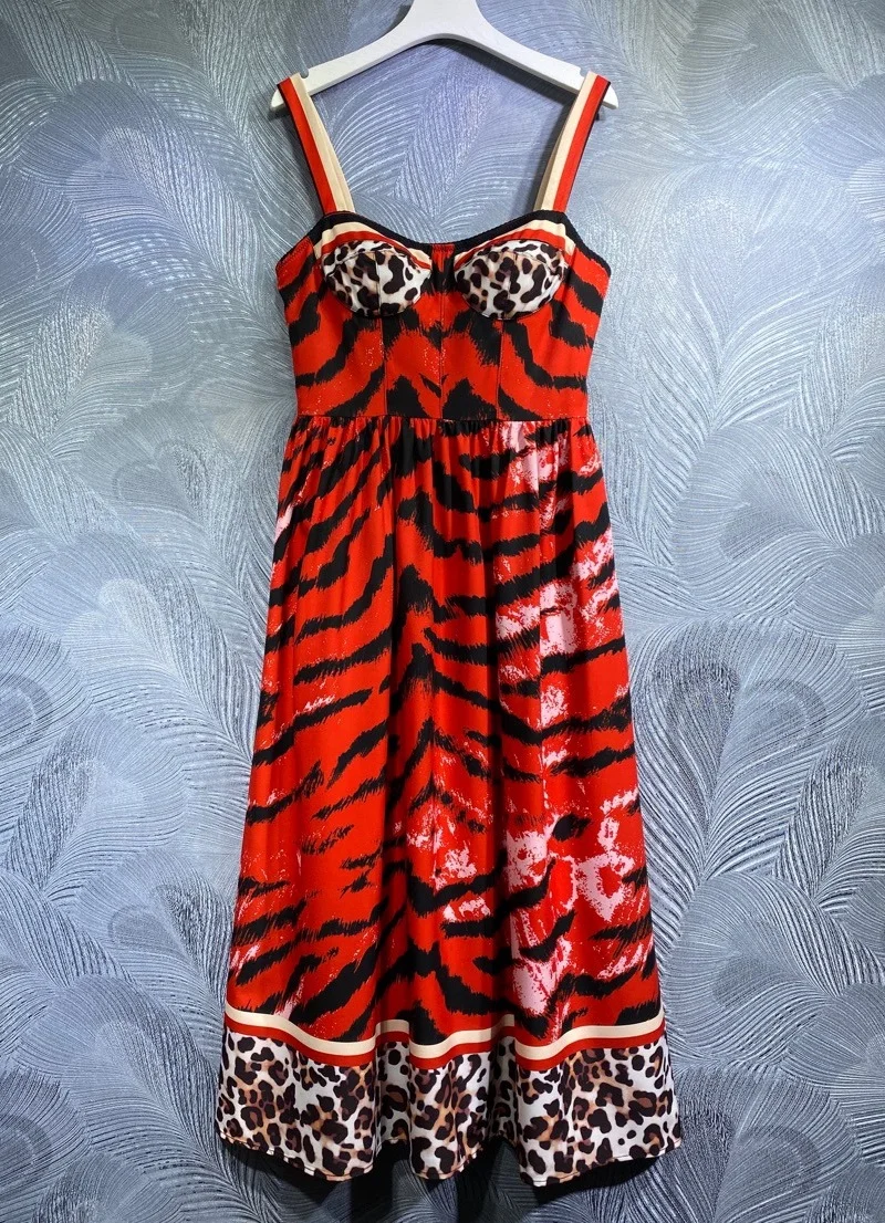 Женское платье на бретельках, красное пляжное платье до середины икры с леопардовым принтом в богемном стиле, лето 2022
Женское платье на бретельках, красное пляжное платье до середины икры с леопардовым принтом в богемном стиле, лето 2022