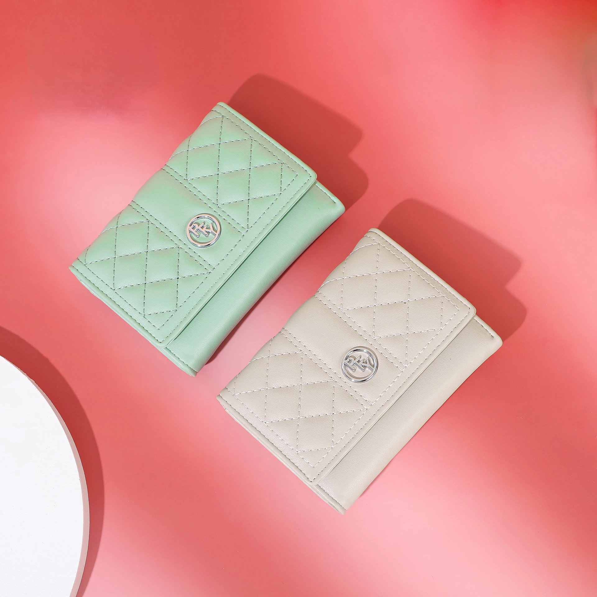 New Women's Wallet Women's Diamond Plaid PU Student Wallet Three Fold Clutch Bag Hot Sale Luxury Retro Coin Purse 2022
New Women's Wallet Women's Diamond Plaid PU Student Wallet Three Fold Clutch Bag Hot Sale Luxury Retro Coin Purse 2022