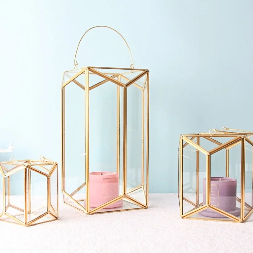 Casting in geometric gold, wedding decoration, centerpiece, flower, room, decoration of home, vase of gold with handle
Casting in geometric gold, wedding decoration, centerpiece, flower, room, decoration of home, vase of gold with handle