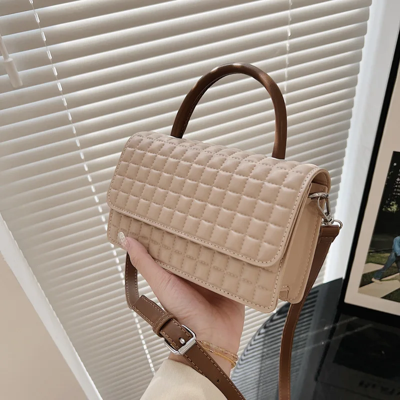 French Minority Spring Portable Women's Bag 2022 New Fashion Lattice Small Square Advanced Sense Single Shoulder Messenger Bag
French Minority Spring Portable Women's Bag 2022 New Fashion Lattice Small Square Advanced Sense Single Shoulder Messenger Bag