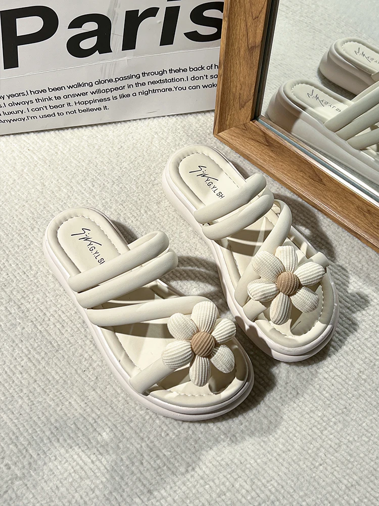 Slippers Women Summer Slides Med Flat Shoes Female Platform Pantofle Fashion Flower Beach 2023 Luxury PU Basic Rubber Floral
Slippers Women Summer Slides Med Flat Shoes Female Platform Pantofle Fashion Flower Beach 2023 Luxury PU Basic Rubber Floral