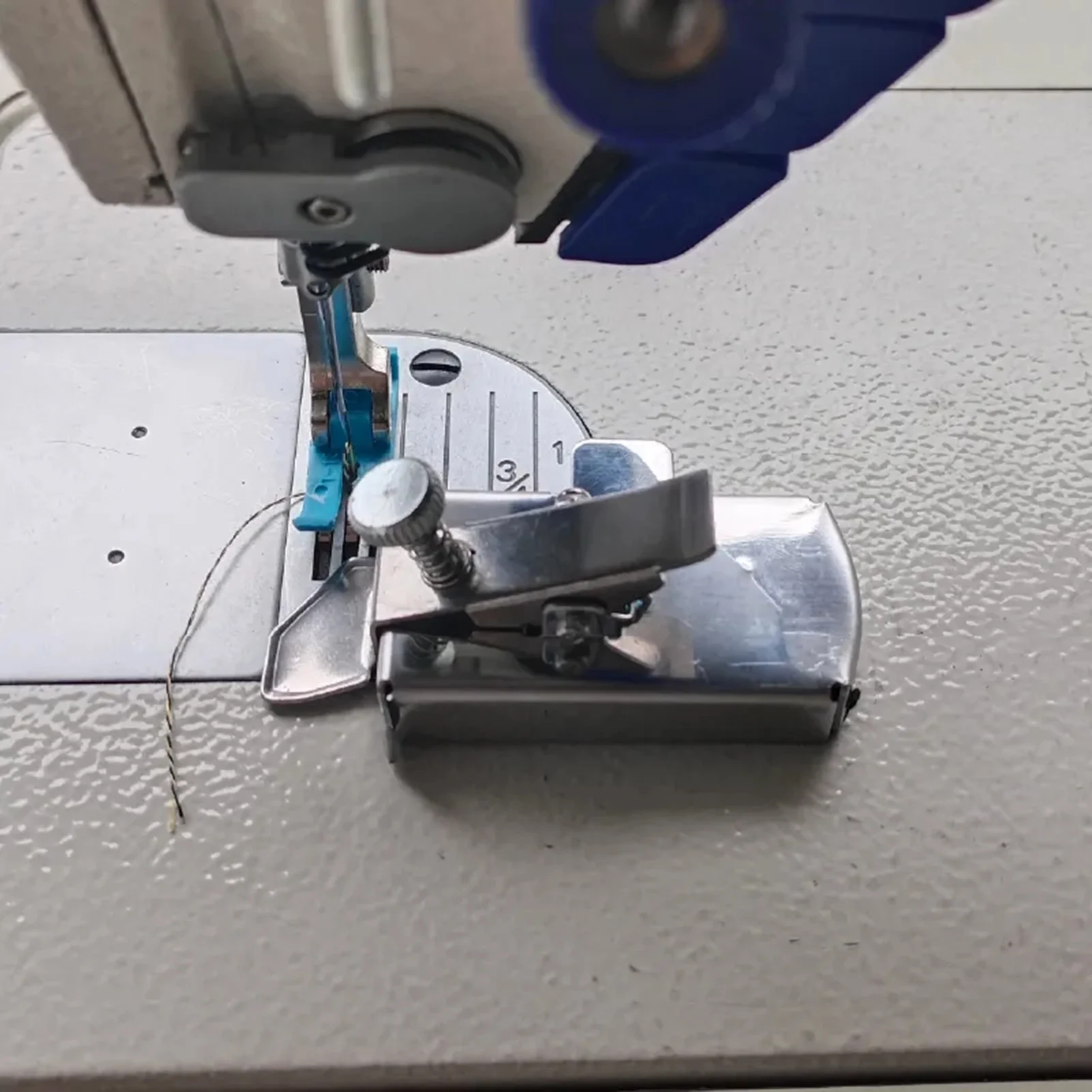 Sewing Machine Locator Magnetic Seam Guide Multi-Functional Magnet Gauge Sewing Tools For Edge Locator Universal Accessories
Sewing Machine Locator Magnetic Seam Guide Multi-Functional Magnet Gauge Sewing Tools For Edge Locator Universal Accessories