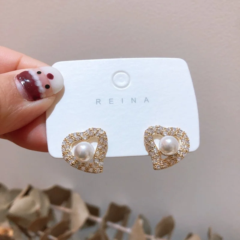 2022 New Love Pearl Earrings Trendy Fashion Heart Shaped Rhinestone Women's Earrings Sweet Girly Party Personality Jewelry Gifts
2022 New Love Pearl Earrings Trendy Fashion Heart Shaped Rhinestone Women's Earrings Sweet Girly Party Personality Jewelry Gifts