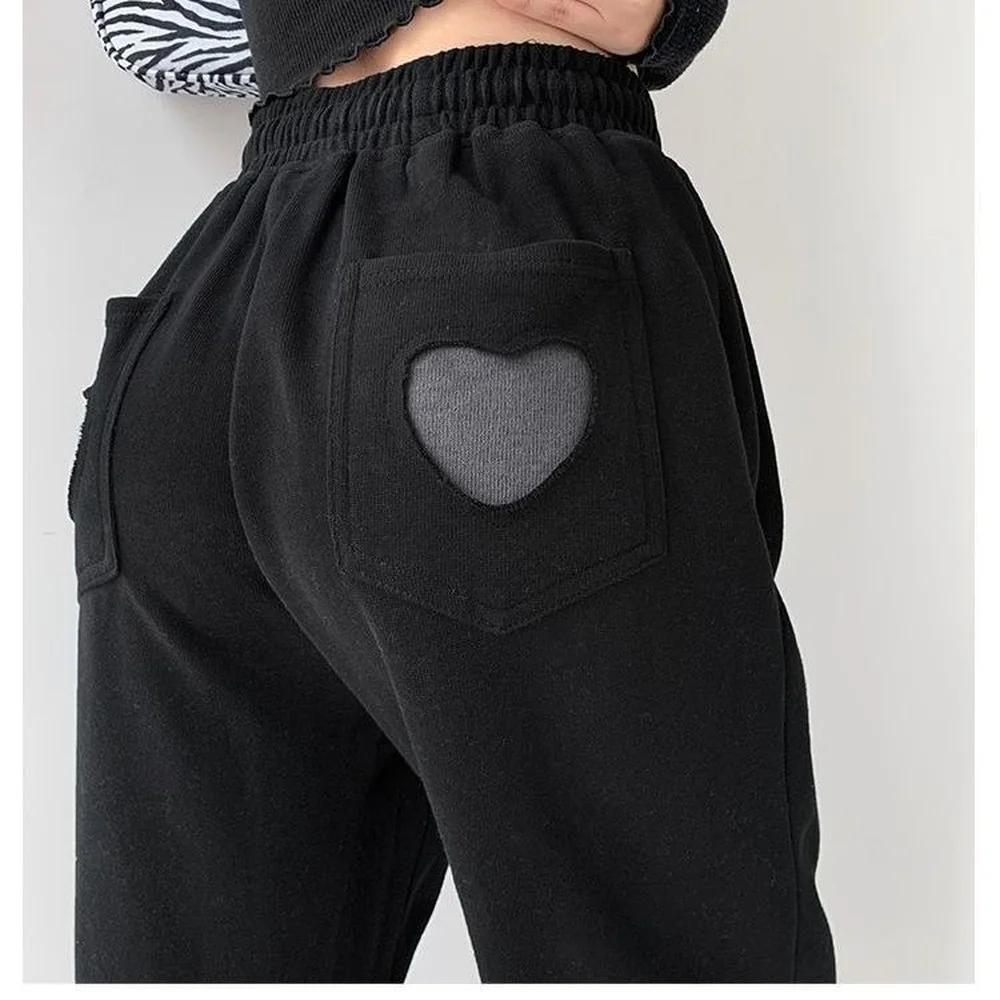 Женские серые мешковатые спортивные брюки с карманами в форме сердца весна 2022