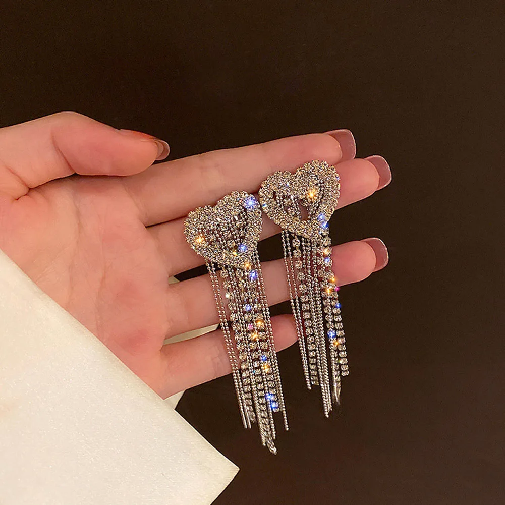 2022 New Simplicity Diamond Studded Love Tassel Earrings For Woman Fashion Korean Jewelry Temperament Girl's Daily Wear Earrings
2022 New Simplicity Diamond Studded Love Tassel Earrings For Woman Fashion Korean Jewelry Temperament Girl's Daily Wear Earrings