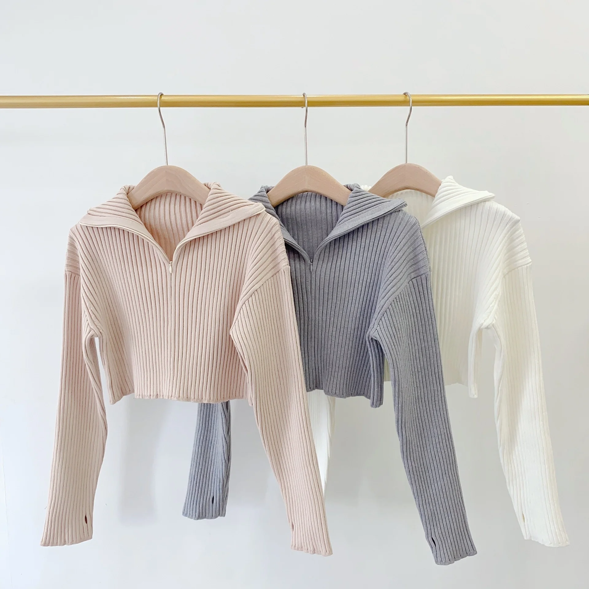 2023 Autumn Winter New Style Pulls Femme Turtleneck Long Sleeve Slim Short Zipper Rib Knit Sweater Women JAPAN Pullover
2023 Autumn Winter New Style Pulls Femme Turtleneck Long Sleeve Slim Short Zipper Rib Knit Sweater Women JAPAN Pullover
