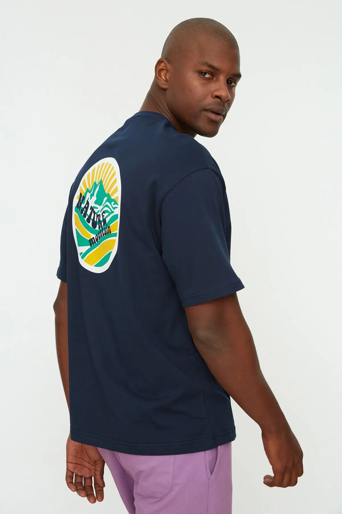 Мужская футболка с коротким рукавом и принтом 
Мужская футболка с коротким рукавом и принтом