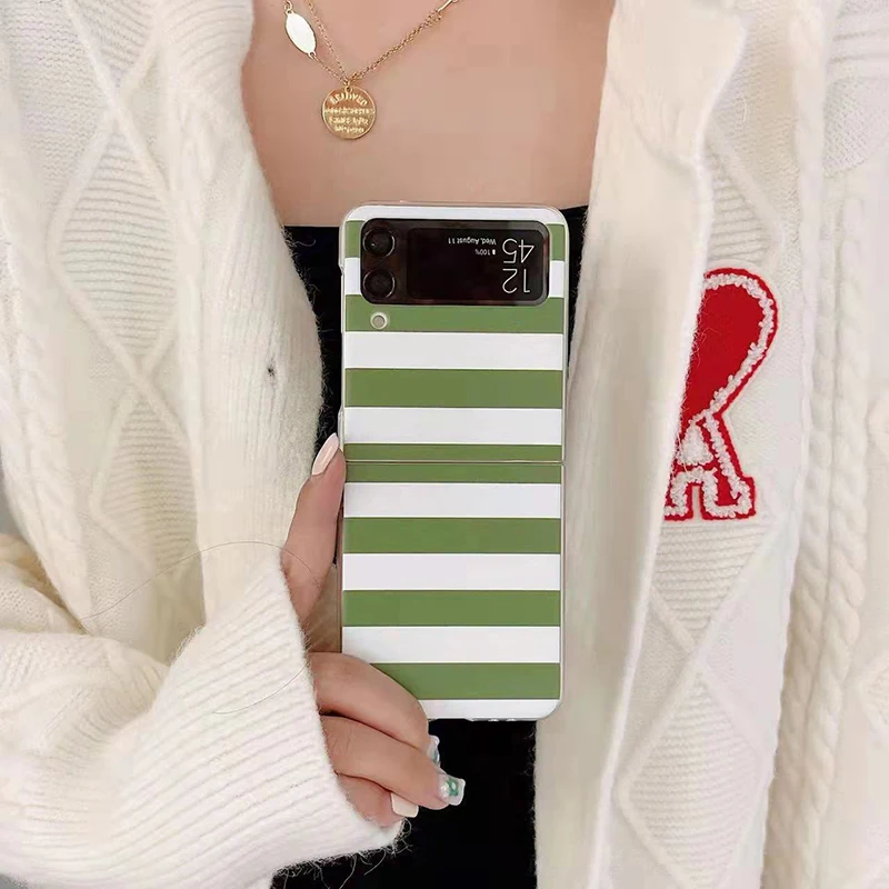 Korean Green Stripe Fashion Phone Case for Samsung Galaxy Z Flip 3 5G PC Back Cover for ZFlip3 Protective Hard Case Shell
Korean Green Stripe Fashion Phone Case for Samsung Galaxy Z Flip 3 5G PC Back Cover for ZFlip3 Protective Hard Case Shell