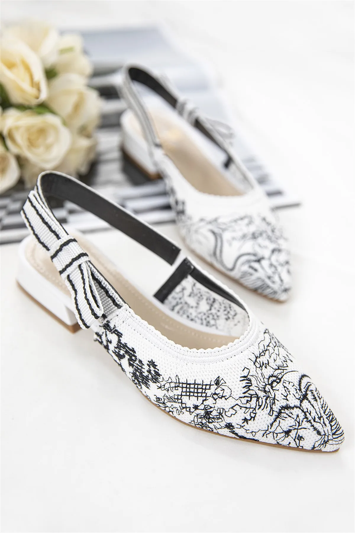 2021 New High Heels Women Sandals Flat Beach Sandals Velcro Fashion Outdoor Casual Sandals Shoes
2021 New High Heels Women Sandals Flat Beach Sandals Velcro Fashion Outdoor Casual Sandals Shoes