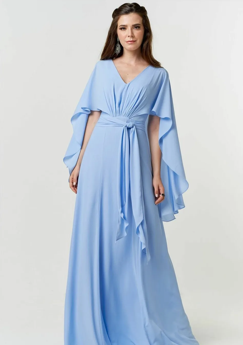 Женское шифоновое платье-трапеция с V-образным вырезом и рукавами
Женское шифоновое платье-трапеция с V-образным вырезом и рукавами