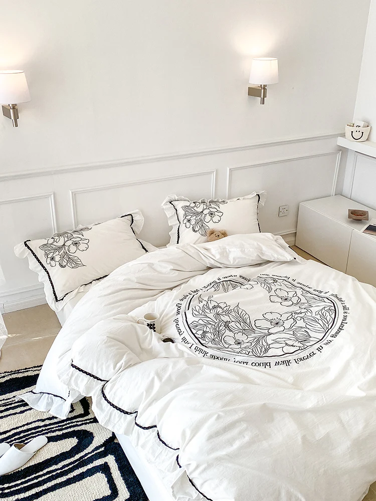 Black Pastoral and White Washed Four-Piece Set Pure All Cotton Super Soft Simple Embroidered Quilt Cover
Black Pastoral and White Washed Four-Piece Set Pure All Cotton Super Soft Simple Embroidered Quilt Cover