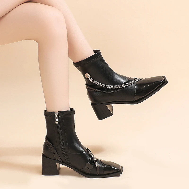 Небольшие дизайнерские короткие сапоги из мягкой кожи на толстом каблуке, женские модные сапоги с цепочкой, уличные сапоги Chaoku
Небольшие дизайнерские короткие сапоги из мягкой кожи на толстом каблуке, женские модные сапоги с цепочкой, уличные сапоги Chaoku