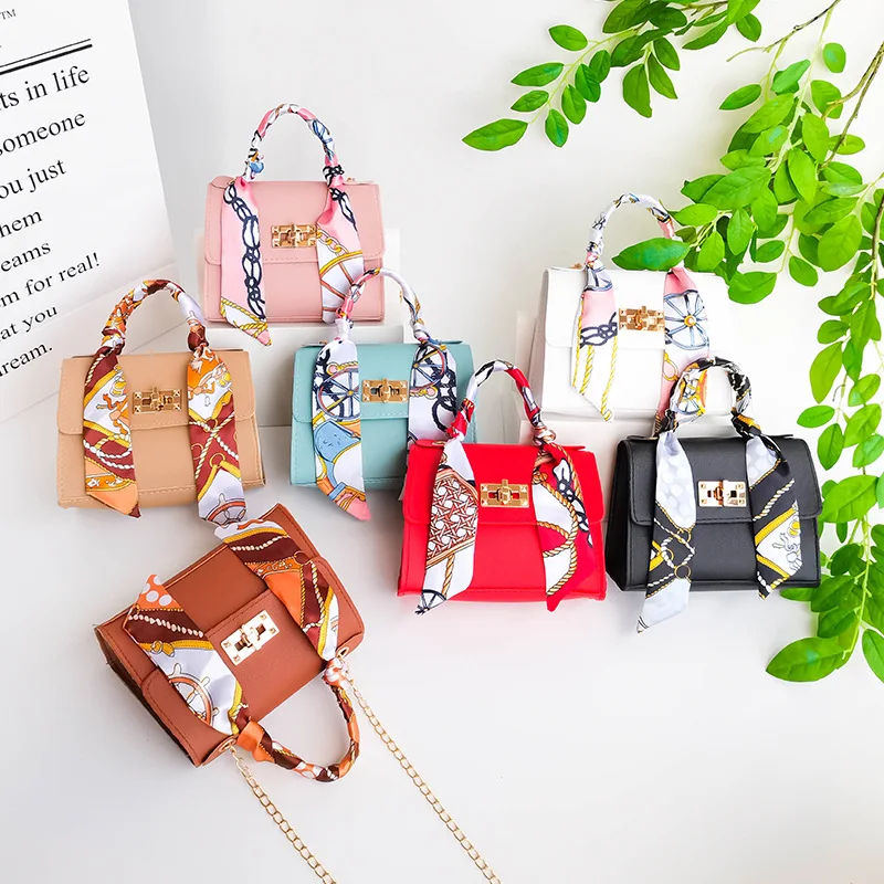 Women Bag New Silk Scarf Lock Chain Square Small Casual Mobile Phone Bag Purses Handbags Luxury Designer Crossbody Side Purse
Women Bag New Silk Scarf Lock Chain Square Small Casual Mobile Phone Bag Purses Handbags Luxury Designer Crossbody Side Purse