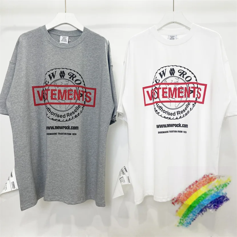 Мужская/женская футболка с надписью, круглым вырезом
Мужская/женская футболка с надписью, круглым вырезом