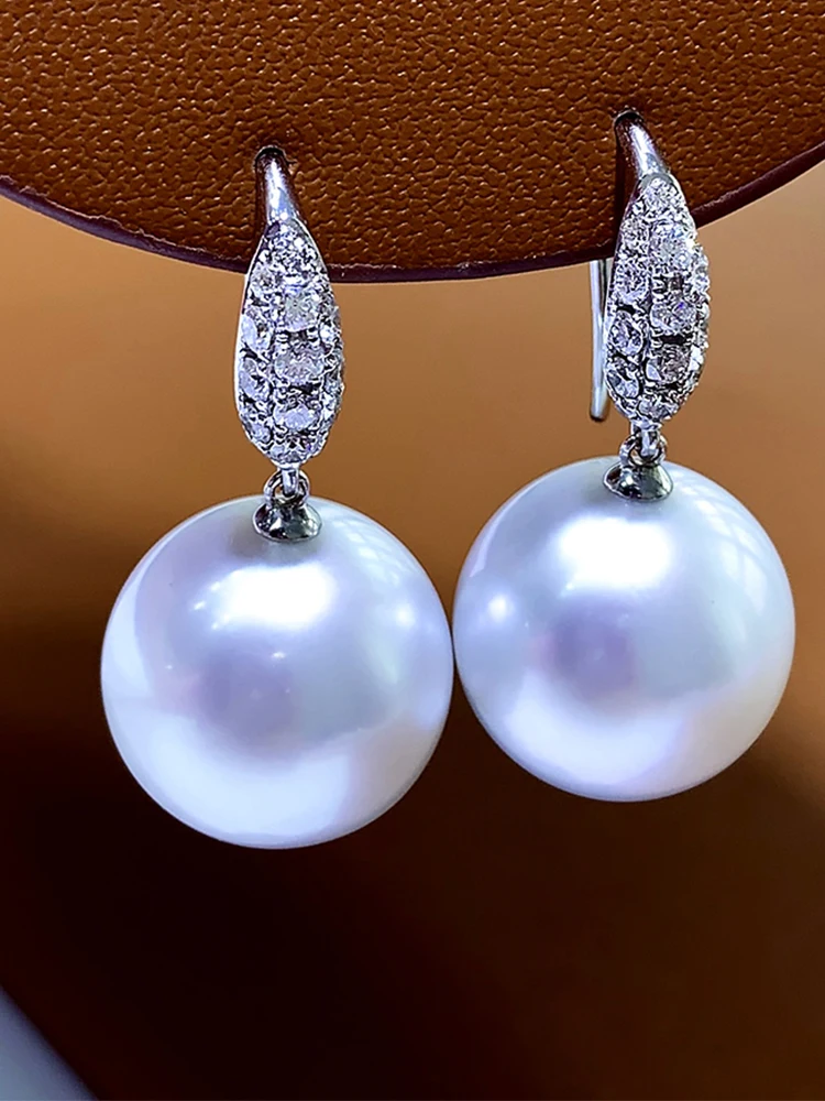 Australian Nanyang White Pearl 15-16MM Natural Seawater Pearl Earrings Round Strong Light Earrings 18K Gold Inlaid Diamond Earho
Australian Nanyang White Pearl 15-16MM Natural Seawater Pearl Earrings Round Strong Light Earrings 18K Gold Inlaid Diamond Earho