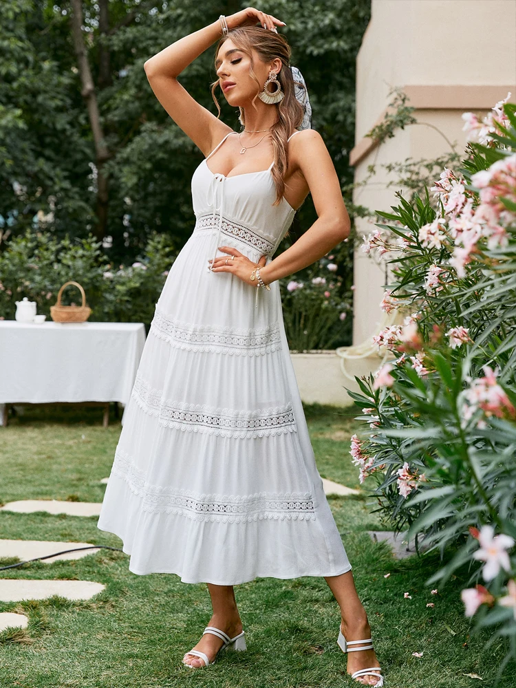 Платье женское на бретельках с V-образным вырезом и завышенной талией
Платье женское на бретельках с V-образным вырезом и завышенной талией