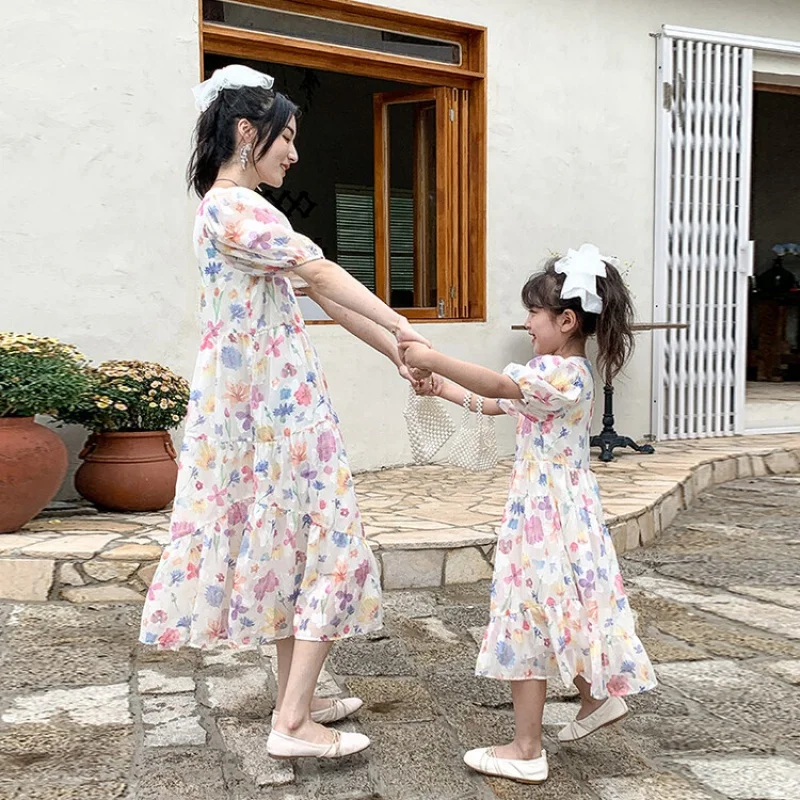 Mom and Daughter Dress 2023 New in Family Matching Clothes Summer Sweet French Style Vintage Floral Dress Kids Clothes Girl
Mom and Daughter Dress 2023 New in Family Matching Clothes Summer Sweet French Style Vintage Floral Dress Kids Clothes Girl