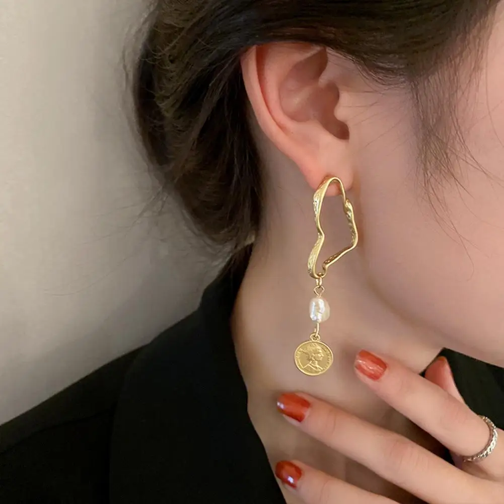 1 Pair Hook Earrings Temperament Lightweight Dress Up Women Figure Face Round Pendant Drop Earrings Drop Earrings for Dating
1 Pair Hook Earrings Temperament Lightweight Dress Up Women Figure Face Round Pendant Drop Earrings Drop Earrings for Dating