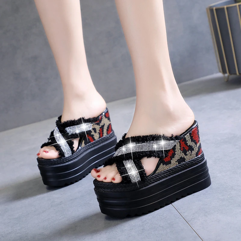 Ladies Slippers and Sandals Summer Rhinestone Sandals White Platform Wedges Shoes for Women Casual Wedge Sandals Woman Slippers
Ladies Slippers and Sandals Summer Rhinestone Sandals White Platform Wedges Shoes for Women Casual Wedge Sandals Woman Slippers