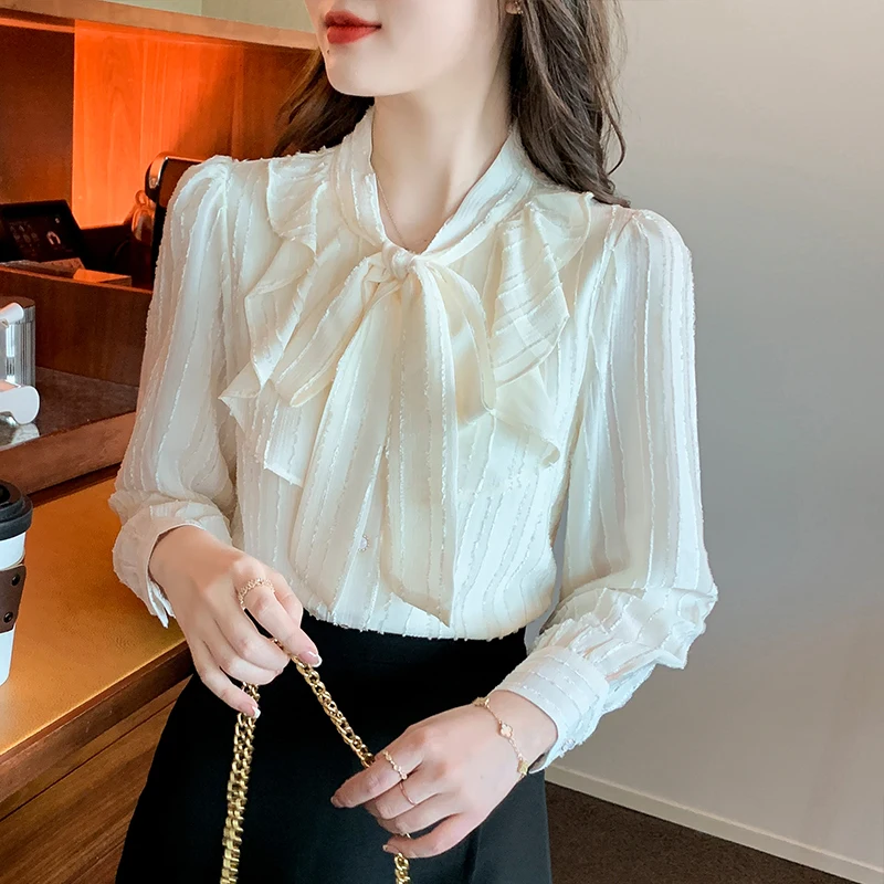 Autumn Women's Long Sleeved V-neck French Bubble Sleeve Solid Color Ruffle Jacquard Chiffon Shirt Blusas Mujer Tops Blouse A210
Autumn Women's Long Sleeved V-neck French Bubble Sleeve Solid Color Ruffle Jacquard Chiffon Shirt Blusas Mujer Tops Blouse A210