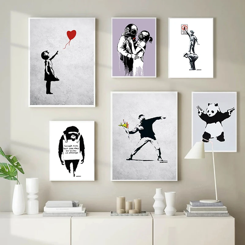 Бэнкси Поп-Арт Абстрактные персонажи холст картины девушка и красный воздушный шар постеры печать стены для гостиной Декор стены
Бэнкси Поп-Арт Абстрактные персонажи холст картины девушка и красный воздушный шар постеры печать стены для гостиной Декор стены