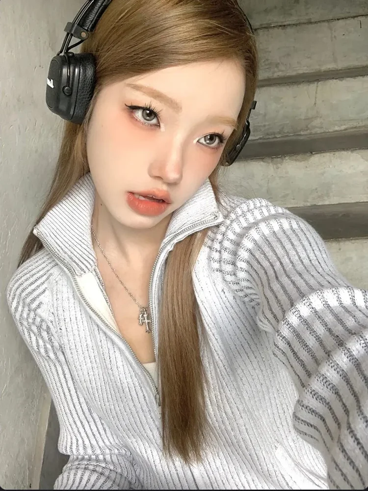 Винтажный кардиган на молнии, женские пальто, Корейская трикотажная уличная одежда, свитеры с воротником-стойкой, облегающие универсальные полосатые куртки, Y2k, 2023
Винтажный кардиган на молнии, женские пальто, Корейская трикотажная уличная одежда, свитеры с воротником-стойкой, облегающие универсальные полосатые куртки, Y2k, 2023