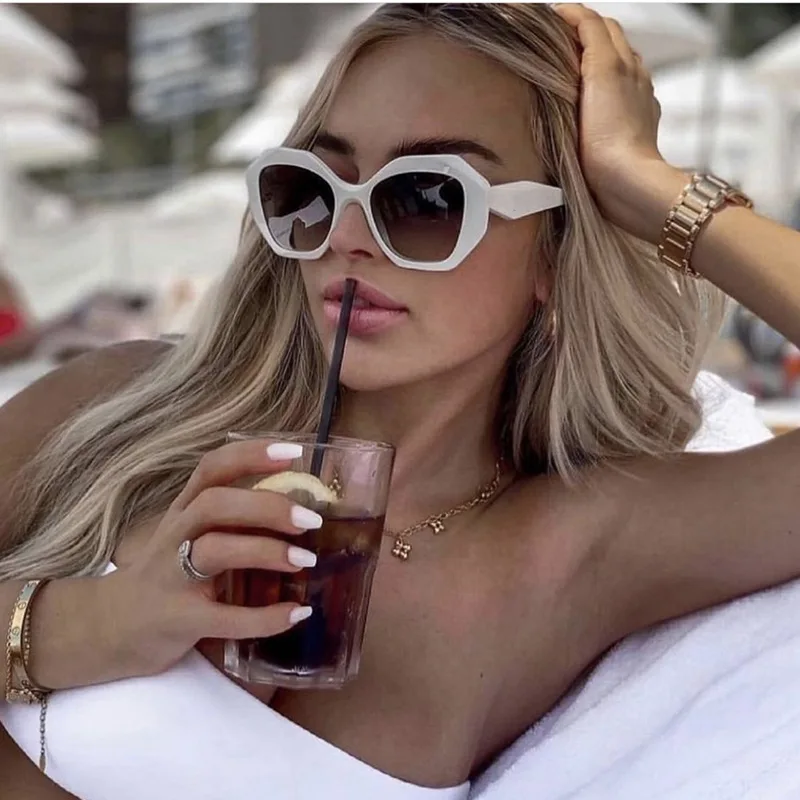 2022 new women's Sunglasses Irregular glasses Men's Sunglasses Fashion Designer Retro luxury trend Sunglasses UV400
2022 new women's Sunglasses Irregular glasses Men's Sunglasses Fashion Designer Retro luxury trend Sunglasses UV400