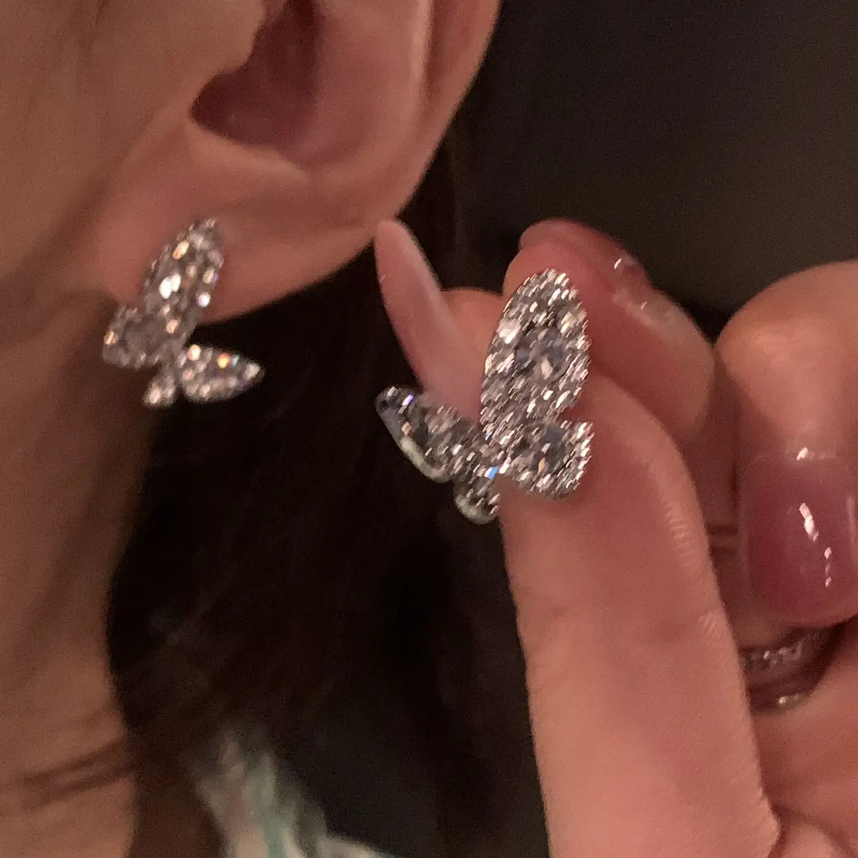 Женские серьги-бабочки в стиле панк
Женские серьги-бабочки в стиле панк