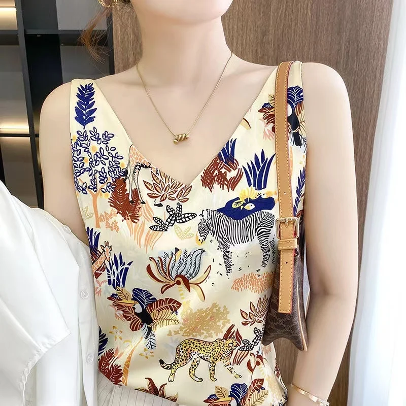 Satin Blouse Women's Casual V-Neck Sling Printed Sleeveless Loose Silk Vest Tops Casual Spring Printed Summer Outdoor Autumn
Satin Blouse Women's Casual V-Neck Sling Printed Sleeveless Loose Silk Vest Tops Casual Spring Printed Summer Outdoor Autumn