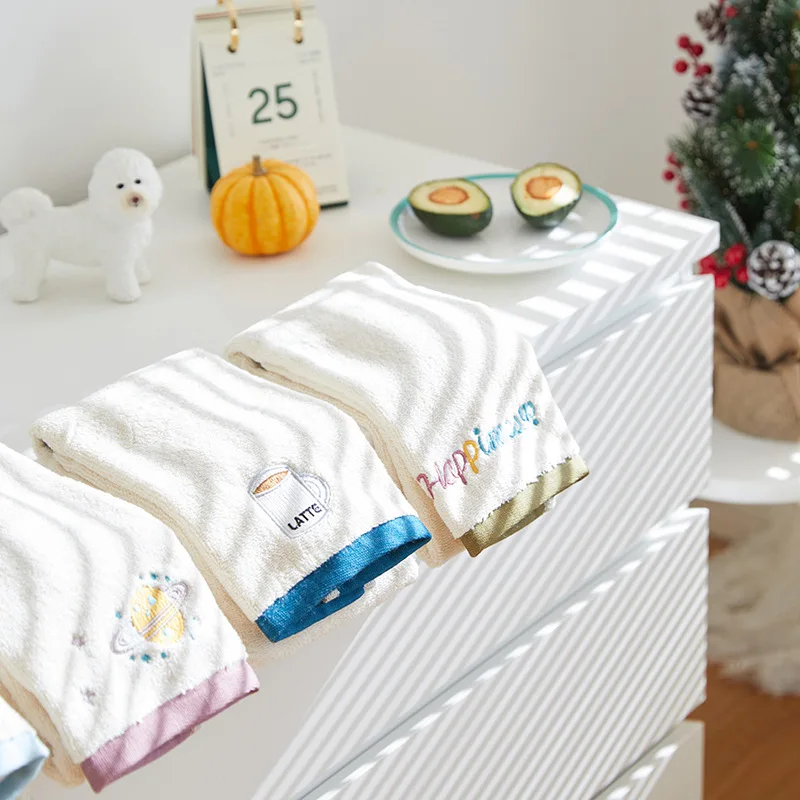 Towel 100% cotton 74*34cm household towel embroidered family style men and women soft absorbent cute large couple bath towel
Towel 100% cotton 74*34cm household towel embroidered family style men and women soft absorbent cute large couple bath towel