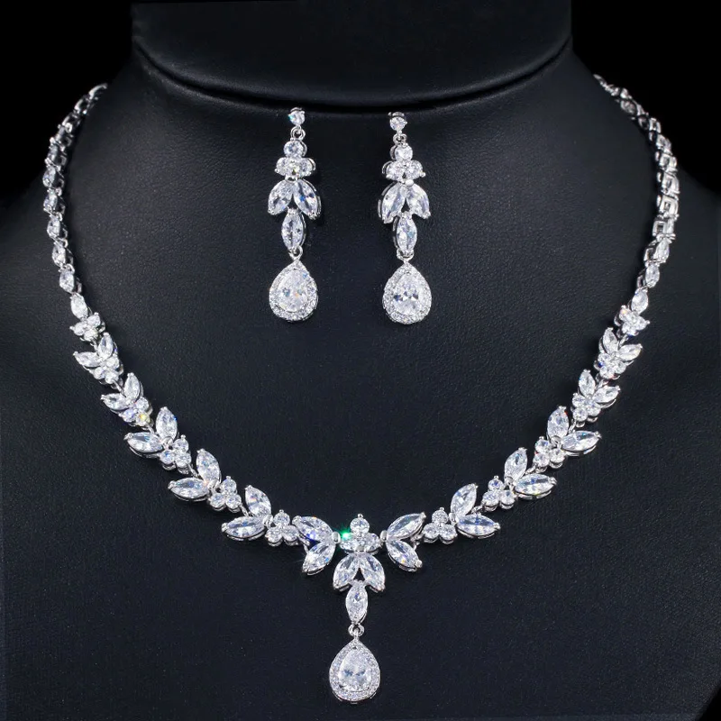 Uilz Shiny Cubic Zirconia Leaf Shape Jewerly Set for Women Wedding Party Accessories Cystal Drop Earrings Necklace Sets Bride
Uilz Shiny Cubic Zirconia Leaf Shape Jewerly Set for Women Wedding Party Accessories Cystal Drop Earrings Necklace Sets Bride