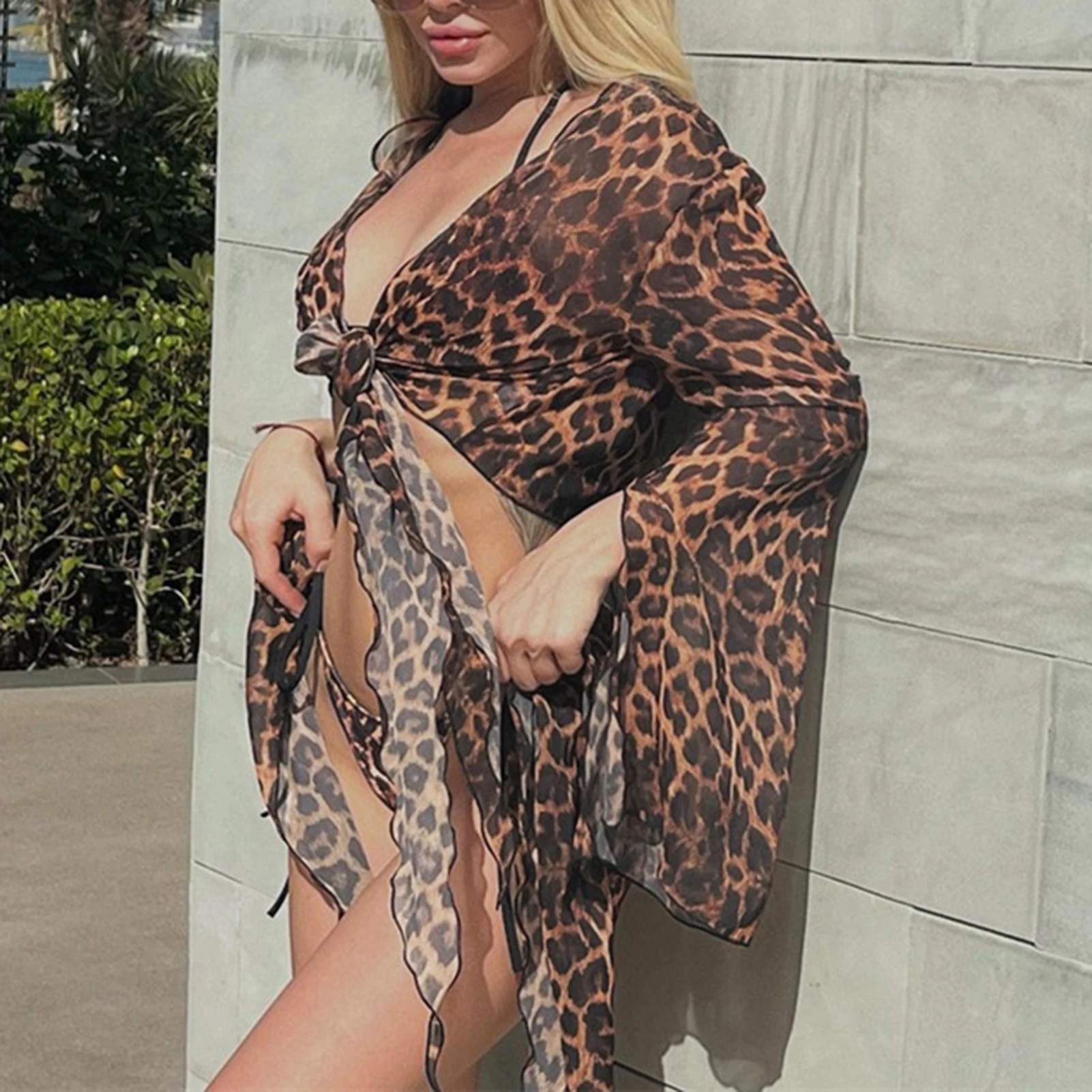 Женский топ с V-образным вырезом, мини-юбка на шнуровке с леопардовым принтом, Топ с длинным рукавом, короткая юбка с открытой спиной, трикотажный наряд для отпуска 
Женский топ с V-образным вырезом, мини-юбка на шнуровке с леопардовым принтом, Топ с длинным рукавом, короткая юбка с открытой спиной, трикотажный наряд для отпуска