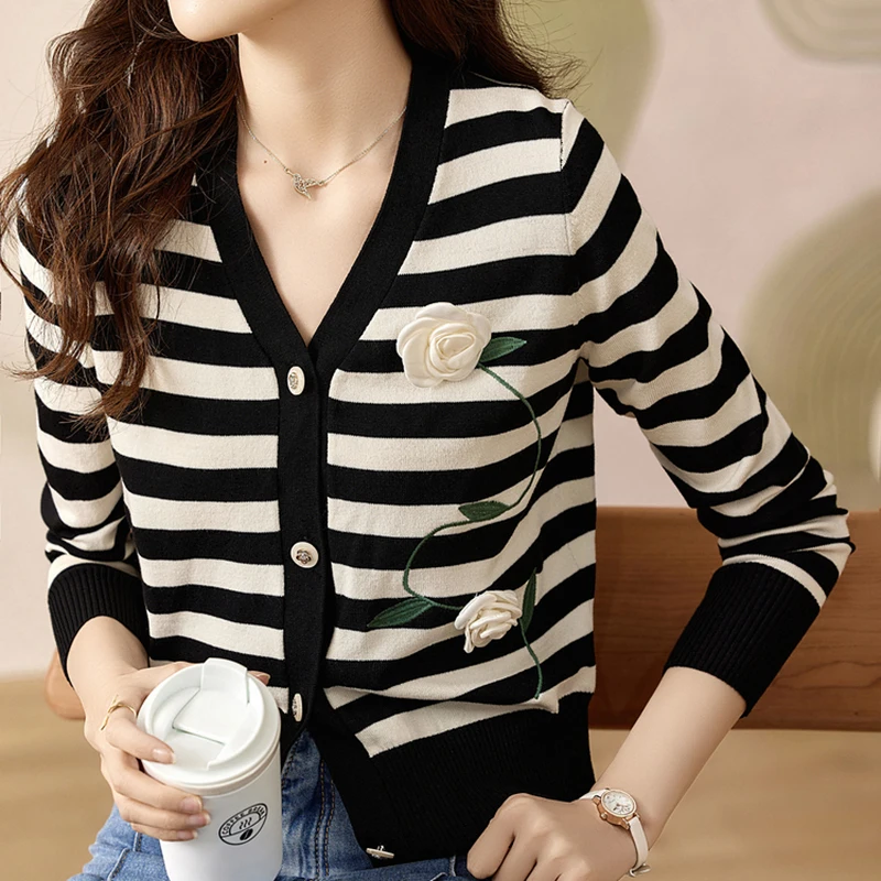 Striped Women Cardigan Embroidery Sweater 2023 Autumn Fashion Flowers Long Sleeve Top Knitted Cardigans Sweaters Womens Clothing
Striped Women Cardigan Embroidery Sweater 2023 Autumn Fashion Flowers Long Sleeve Top Knitted Cardigans Sweaters Womens Clothing