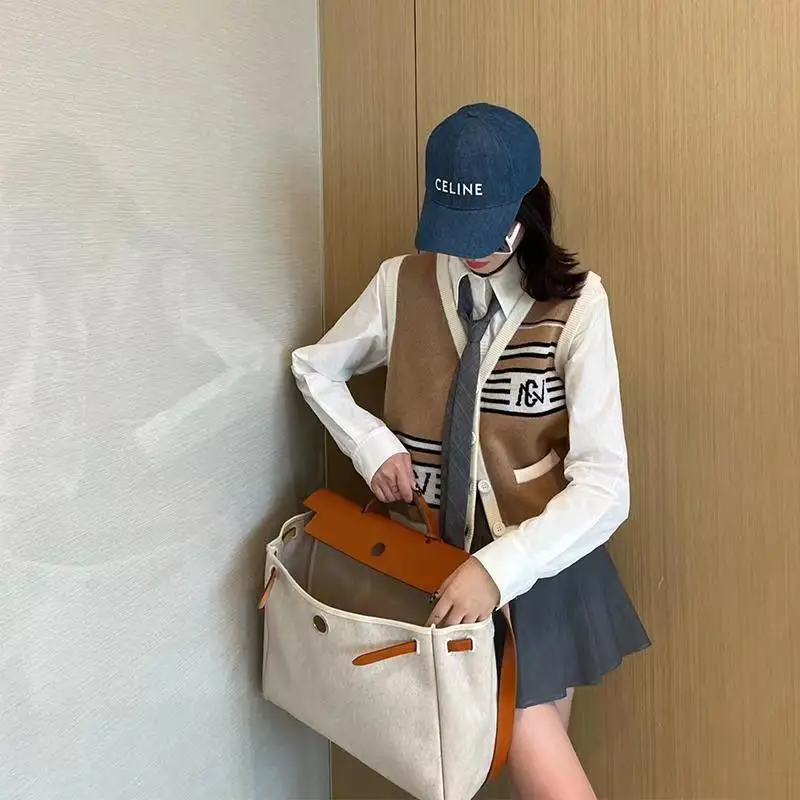 Color Matching V-neck Pullover Knitted Vest Women's Casual Sweater Vest Autumn New Loose and Thin Knitted Cardigan Women
Color Matching V-neck Pullover Knitted Vest Women's Casual Sweater Vest Autumn New Loose and Thin Knitted Cardigan Women