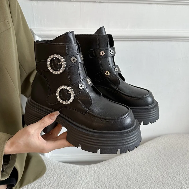 2022 New Fashion Boots Women Winter Buckle Black Short Boots Women Round Head Thick Bottom Ankle Boots Ladies Zapatos De Mujer
2022 New Fashion Boots Women Winter Buckle Black Short Boots Women Round Head Thick Bottom Ankle Boots Ladies Zapatos De Mujer