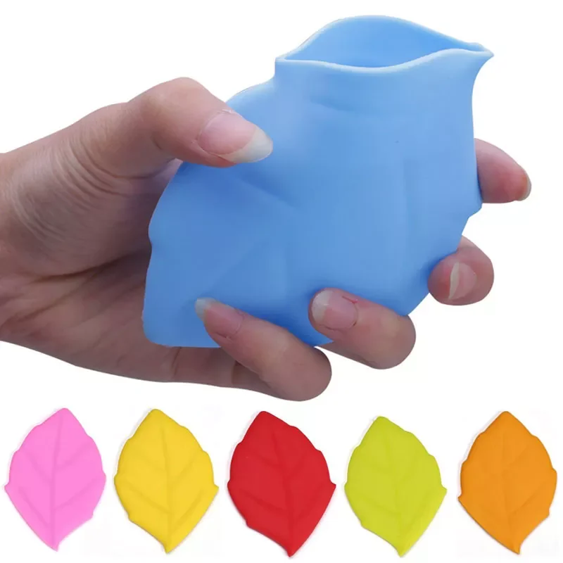 1PCS Portable Travel Silicone Water Cup Personalized Maple Leaf Shape Outdoor Washing Cup Toothbrush Holder Lid Mouth Cup
1PCS Portable Travel Silicone Water Cup Personalized Maple Leaf Shape Outdoor Washing Cup Toothbrush Holder Lid Mouth Cup