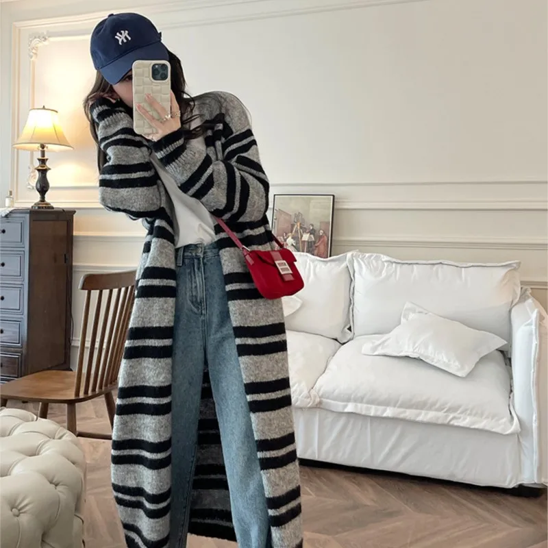 Sweater slim fit loose cardigan women's autumn striped thickened wool mid-length V-neck casual wear cashmere
Sweater slim fit loose cardigan women's autumn striped thickened wool mid-length V-neck casual wear cashmere