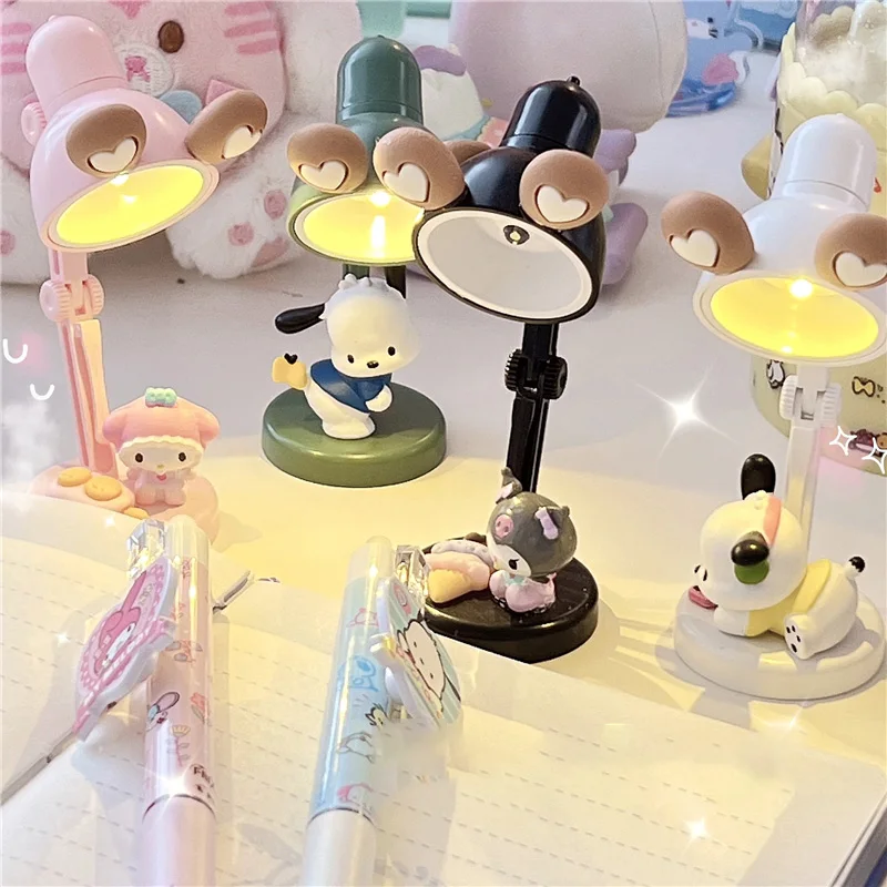 Kawaii MyMelody Kuromi Pachacco настольная Складная маленькая настольная лампа Материал Пакет аниме Sanrioed атмосферная лампа девушка сердце подарок
Kawaii MyMelody Kuromi Pachacco настольная Складная маленькая настольная лампа Материал Пакет аниме Sanrioed атмосферная лампа девушка сердце подарок