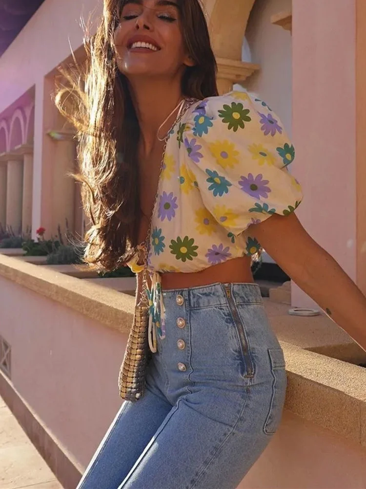 Woman Sweet Floral V Neck Cropped Tops 2022 Summer Girls Cute Puff Sleeve Short Top Ladies Casual Colorful Lacing Holiday Tops
Woman Sweet Floral V Neck Cropped Tops 2022 Summer Girls Cute Puff Sleeve Short Top Ladies Casual Colorful Lacing Holiday Tops