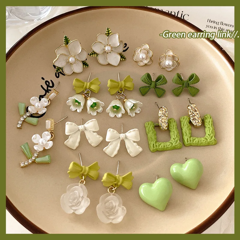 1 pair of green department cute flower bow earrings fashion geometric earrings simple niche design sense beautiful small 
1 pair of green department cute flower bow earrings fashion geometric earrings simple niche design sense beautiful small