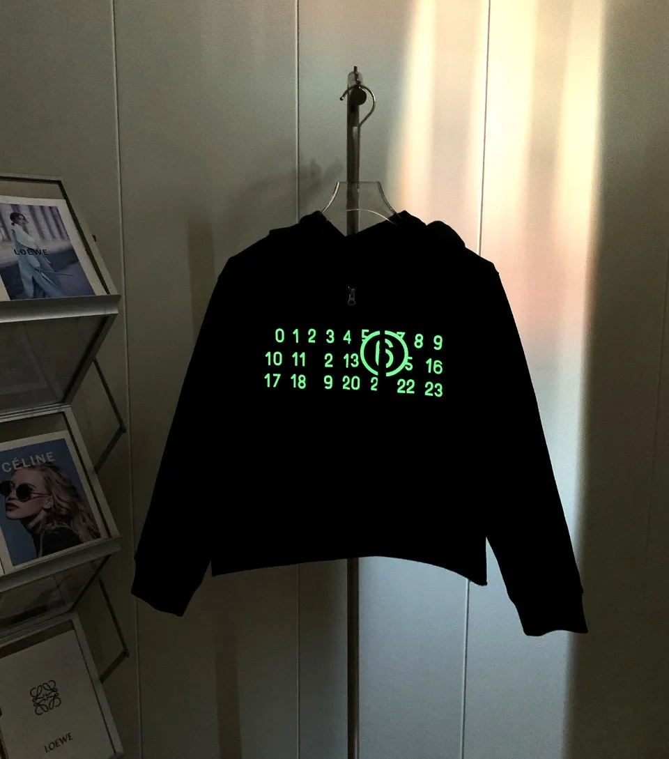 Mm6 Margiela Women's Hooded Fashion Night Luminous Digital Design Female Sweatshirts High Quality Casual Cotton Pullover Hoodie
Mm6 Margiela Women's Hooded Fashion Night Luminous Digital Design Female Sweatshirts High Quality Casual Cotton Pullover Hoodie