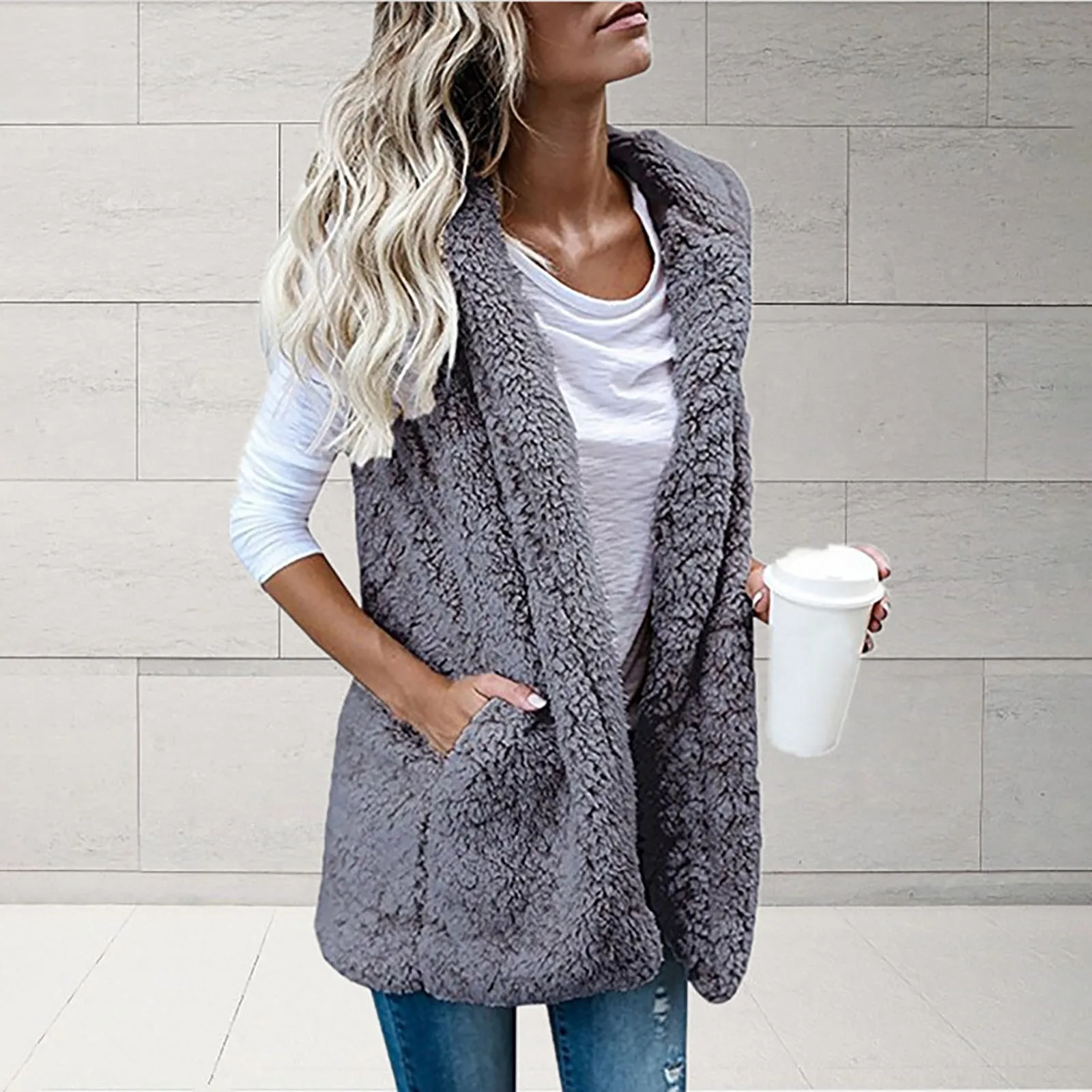 Herfst Nieuwe Effen Pluche Mouwloze Tops Vrouwen Vest Trui Fashion Casual High Street Vest Pocket Dames Capuchon
Herfst Nieuwe Effen Pluche Mouwloze Tops Vrouwen Vest Trui Fashion Casual High Street Vest Pocket Dames Capuchon