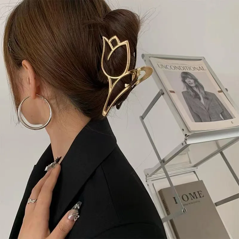 New Simple Tulip Alloy Hair Clip Ladies Retro Fashion Geometric Ponytail Clip Decoration Styling Accessories For Girl Hair Claws
New Simple Tulip Alloy Hair Clip Ladies Retro Fashion Geometric Ponytail Clip Decoration Styling Accessories For Girl Hair Claws